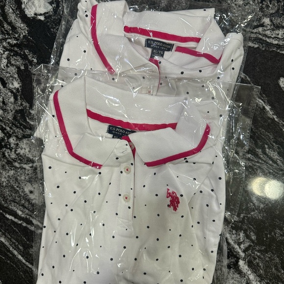 1 NEW White U.S. Polo Assn Shirt with Black Dot Print & Pink Accent - Picture 4 of 4